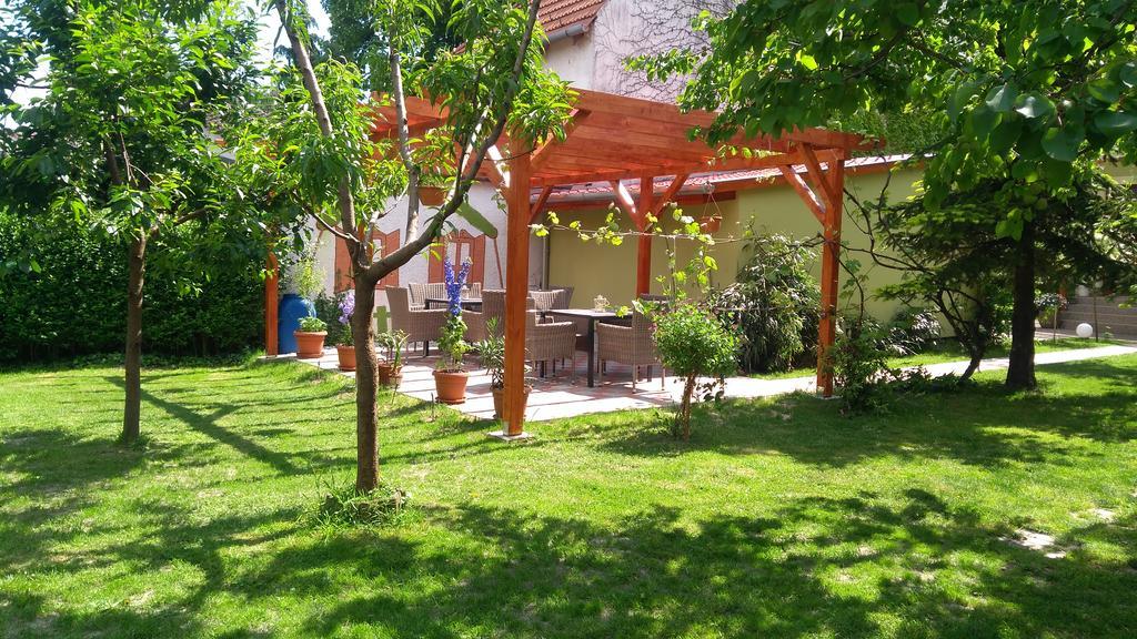 Diána Apartmanház Keszthely Exterior foto